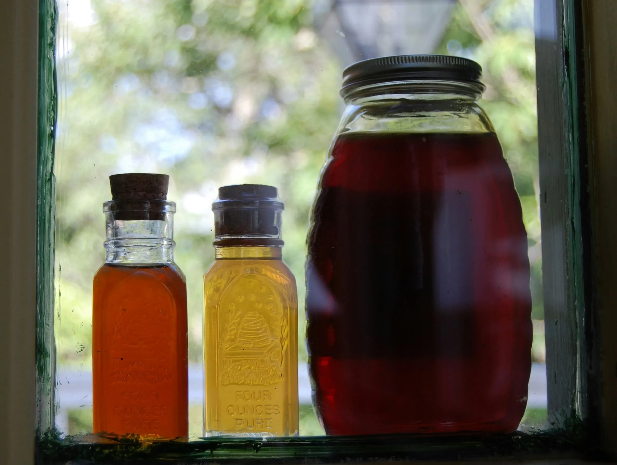Jars of honey in light, amber and dark shades